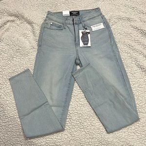 Womens Ultra High Rise Super Skinny Stretch Sculpt Denizen Levis Size 4 NWT